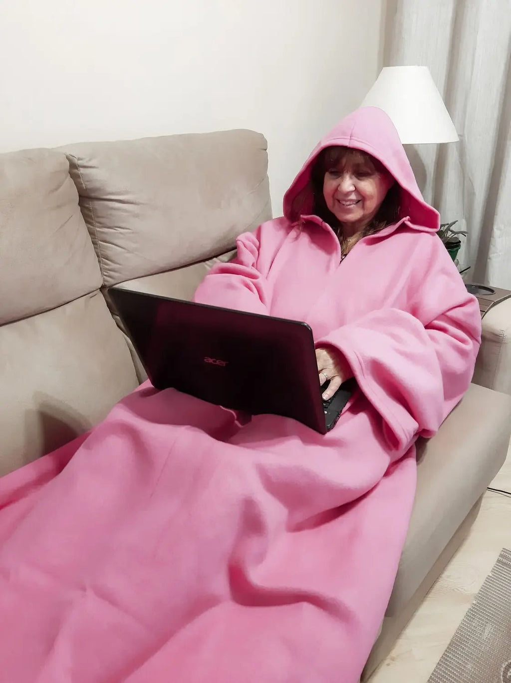 Hooded Blanket with Soft Lined Cover – Maximum Comfort Anytime!